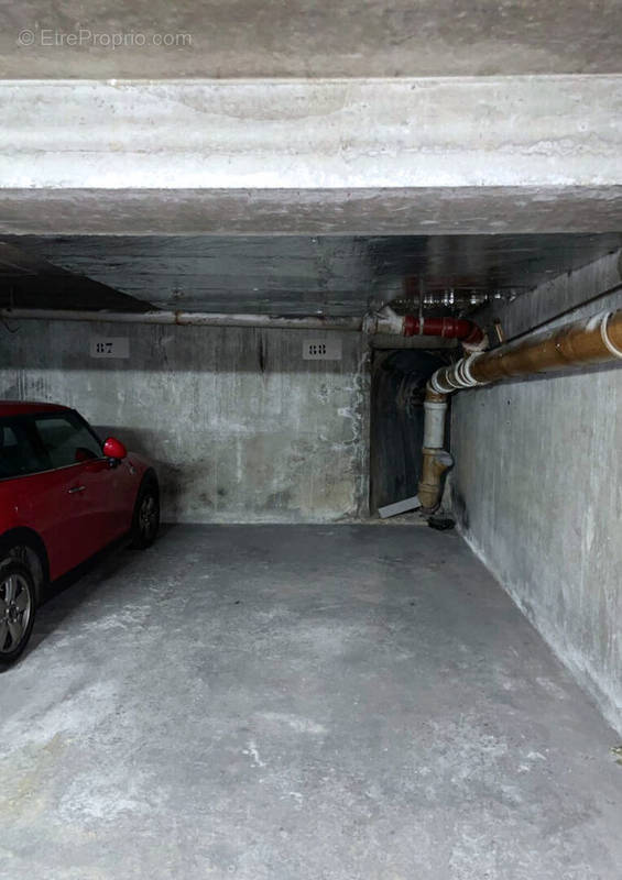 Parking à PARIS-15E