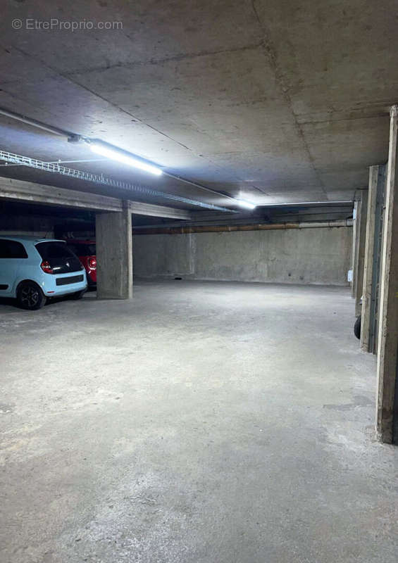 Parking à PARIS-15E