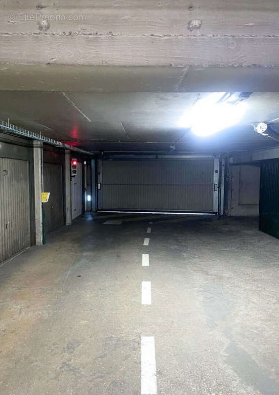 Parking à PARIS-15E