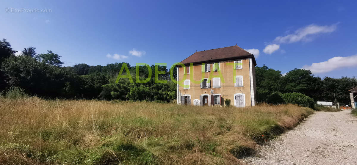 Appartement à LA TOUR-DU-PIN