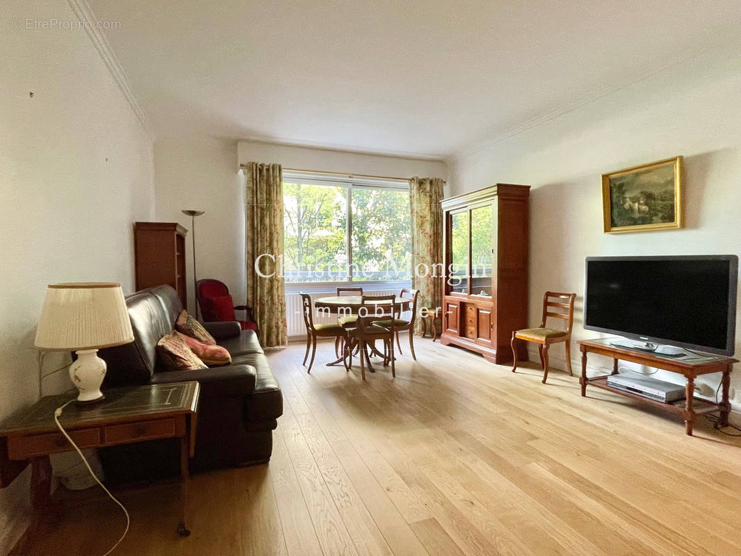 Appartement à NEUILLY-SUR-SEINE