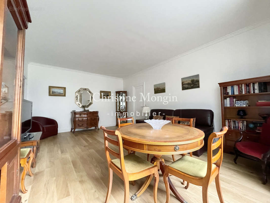 Appartement à NEUILLY-SUR-SEINE