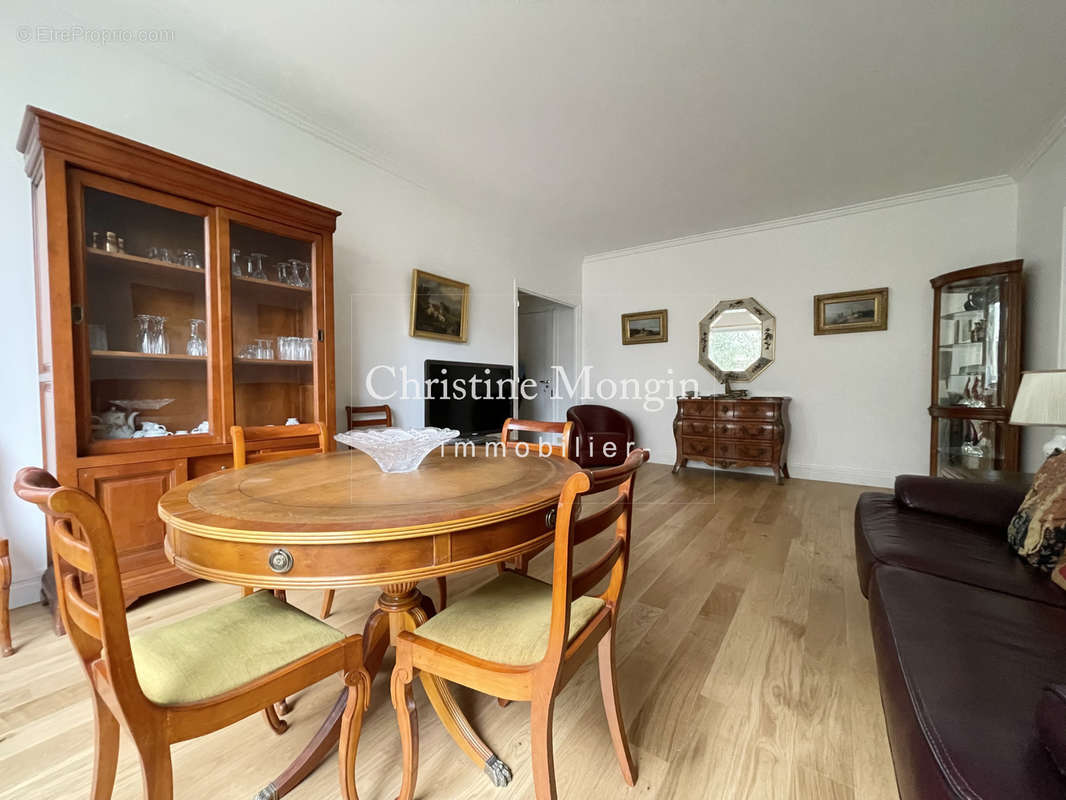 Appartement à NEUILLY-SUR-SEINE