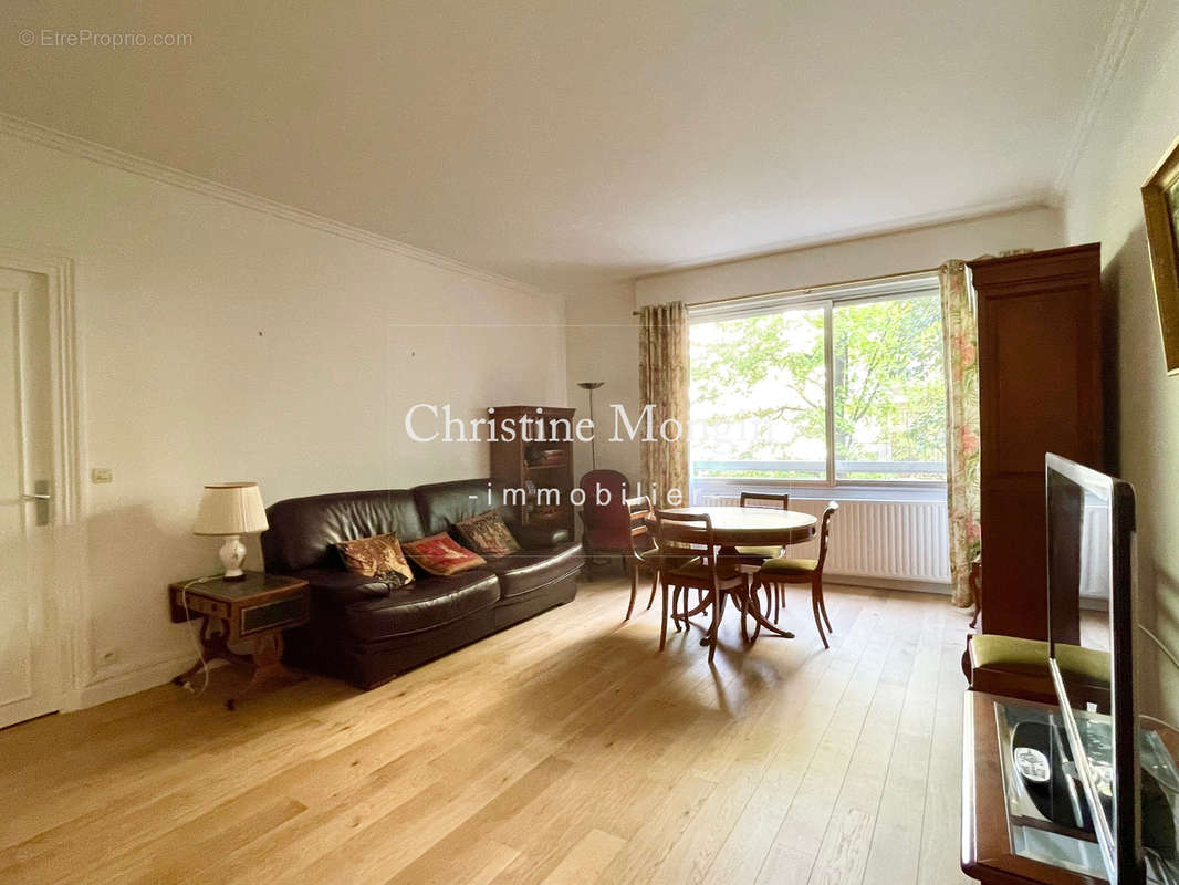 Appartement à NEUILLY-SUR-SEINE