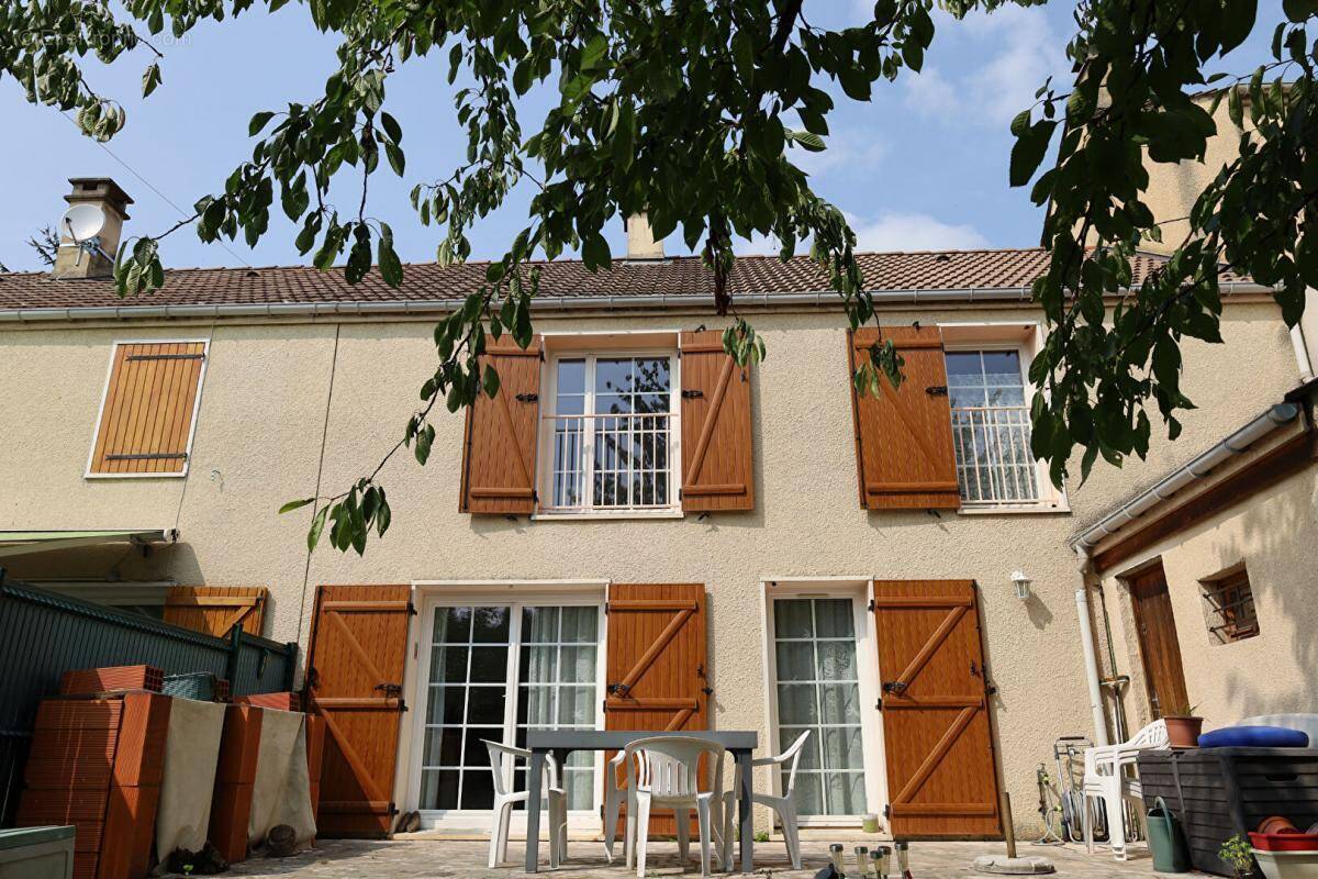 Maison à JOUY-LE-MOUTIER