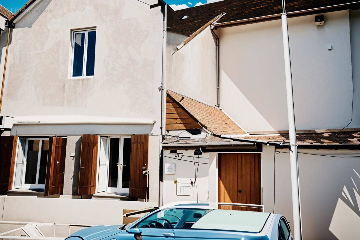 Maison à JOUY-LE-CHATEL