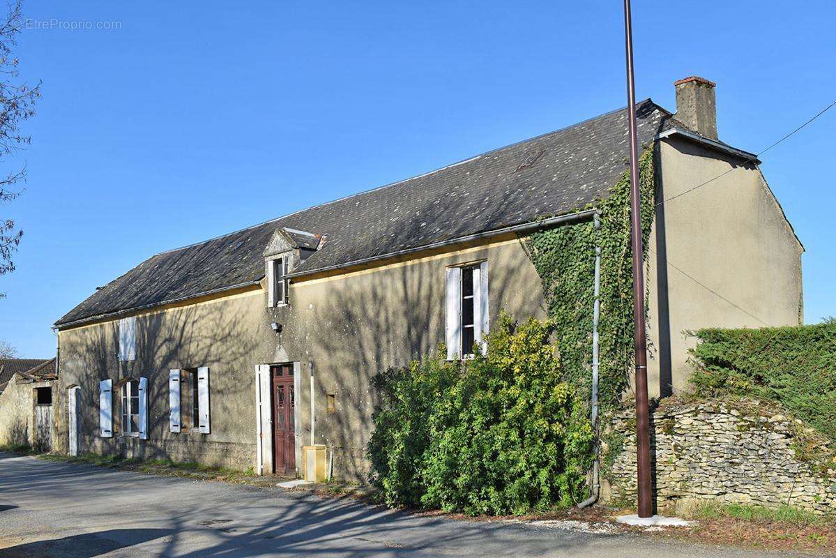 Maison à SALIGNAC-EYVIGUES