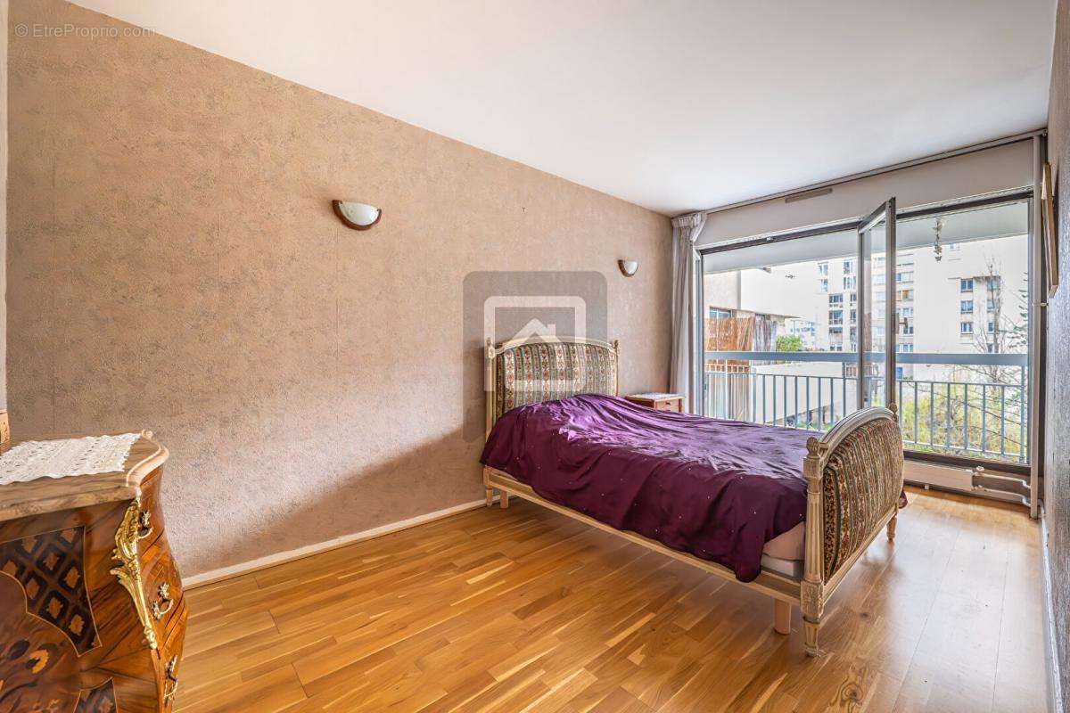 Appartement à PARIS-19E