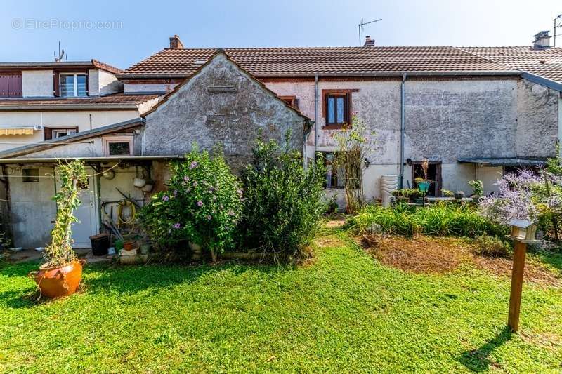 Maison à COLLONGES-LES-PREMIERES