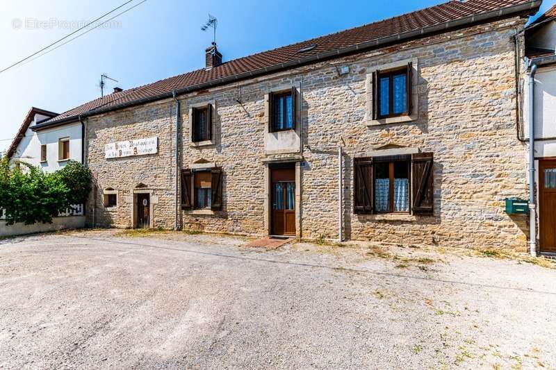 Maison à COLLONGES-LES-PREMIERES