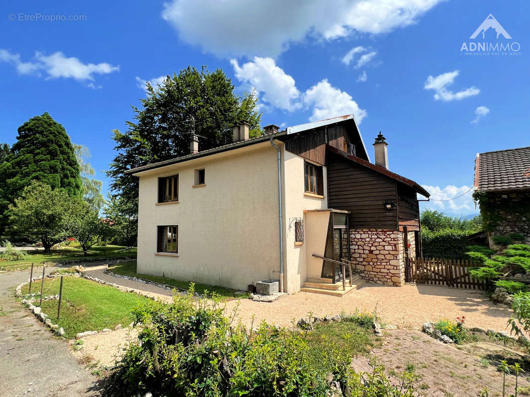 Maison à SAINT-GENIS-POUILLY