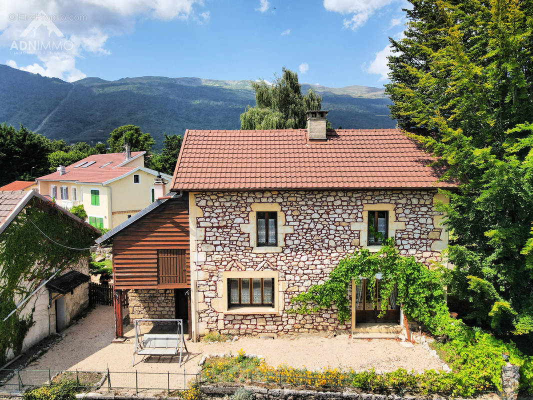 Maison à SAINT-GENIS-POUILLY