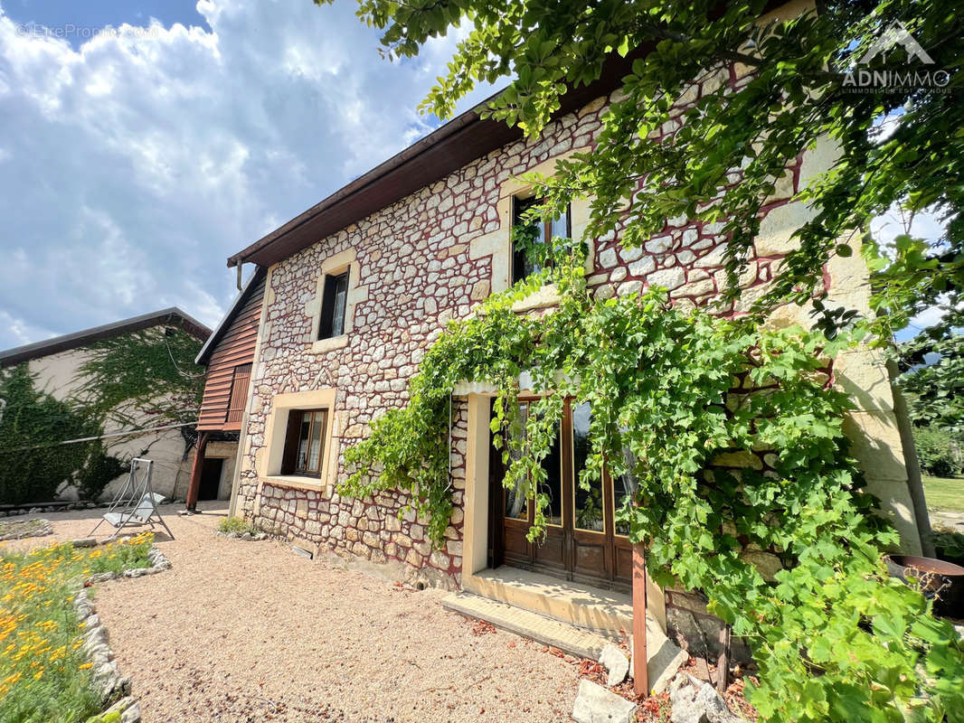 Maison à SAINT-GENIS-POUILLY