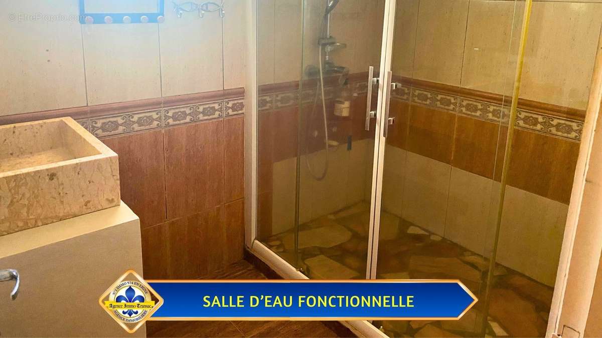 AGENCE IMMO TRANSAC Maison à vendre SAINT BENOIT salle d&#039;eau fonctionnelle - Maison à LE TAMPON