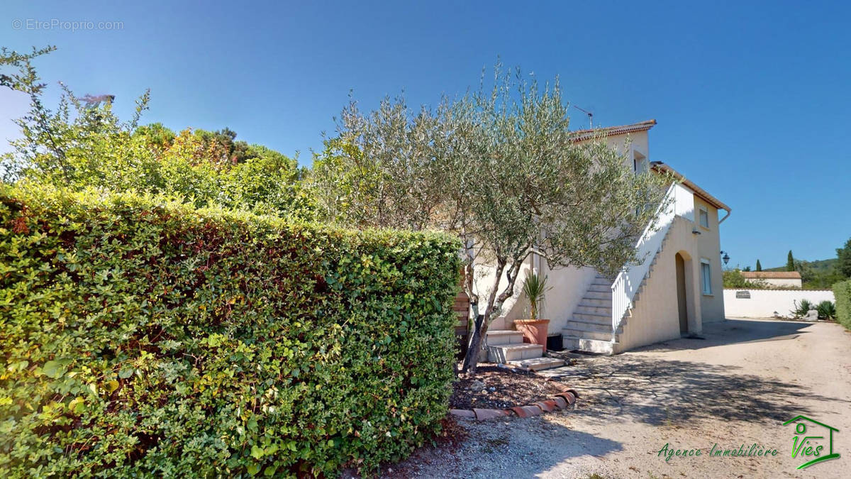 Maison à SAINT-JULIEN-LES-ROSIERS