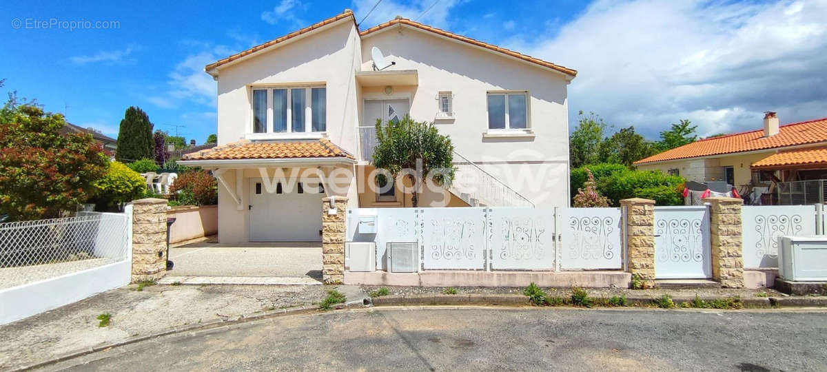 Maison à RUELLE-SUR-TOUVRE