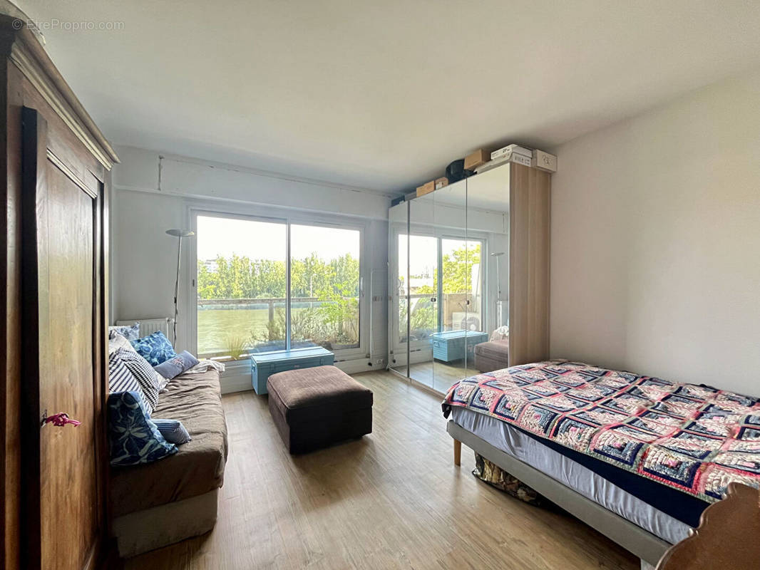 Appartement à COURBEVOIE