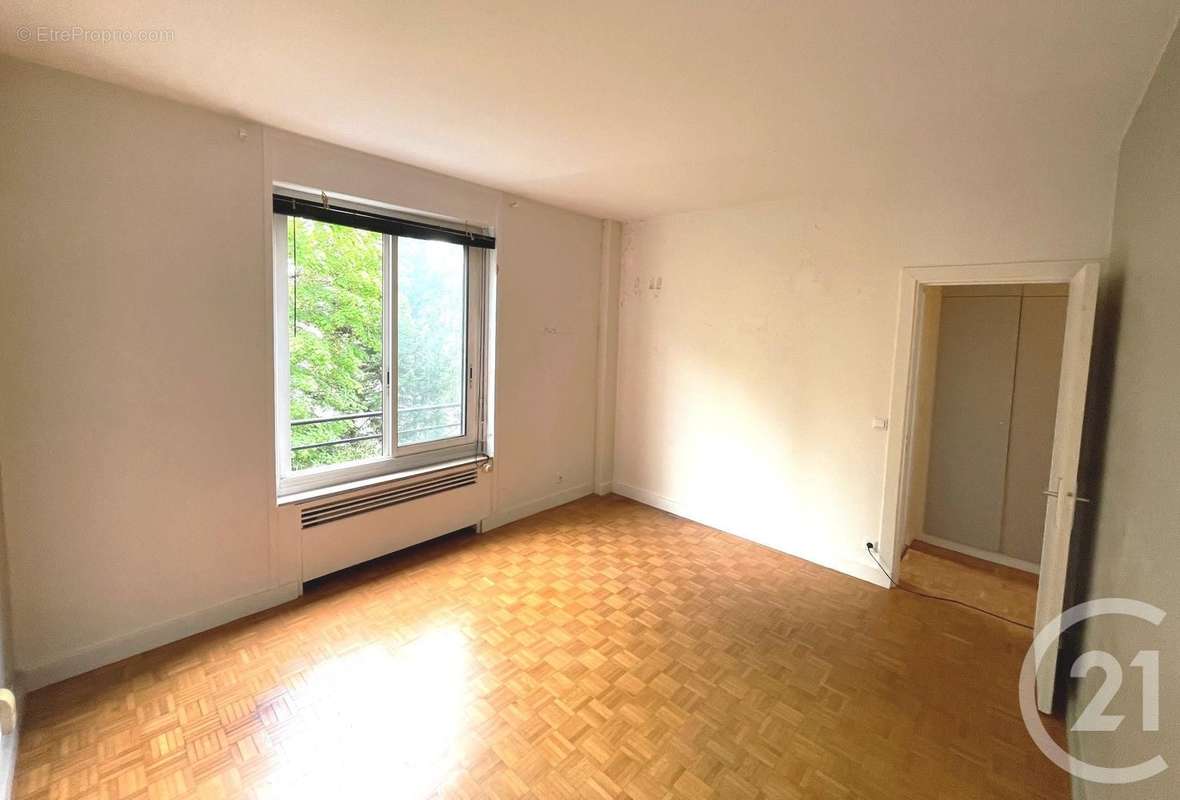 Appartement à NEUILLY-SUR-SEINE