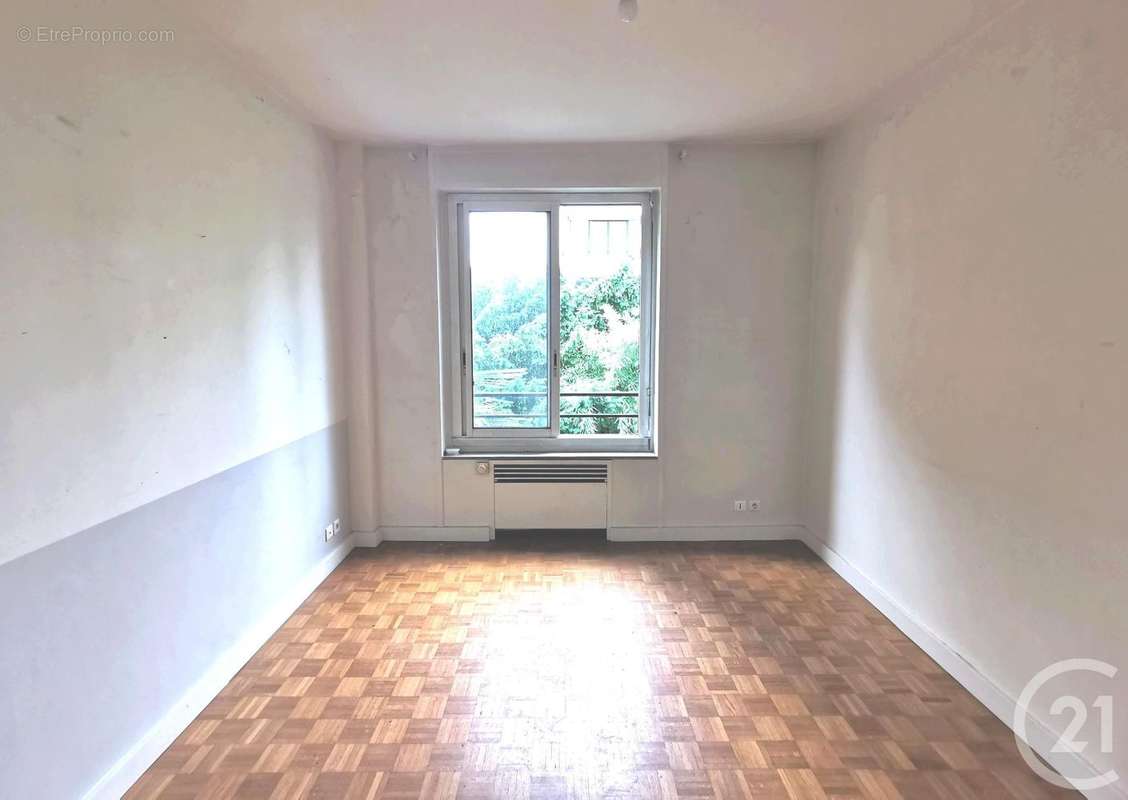 Appartement à NEUILLY-SUR-SEINE