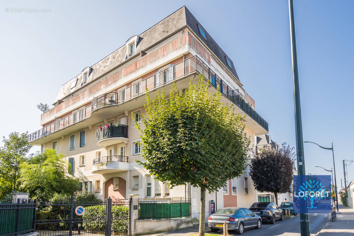 Appartement à LES PAVILLONS-SOUS-BOIS