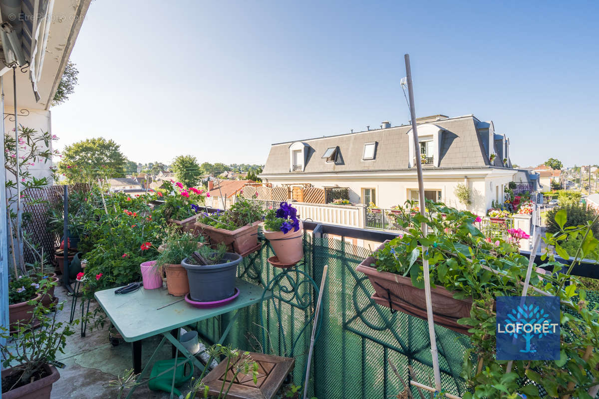 Appartement à LES PAVILLONS-SOUS-BOIS