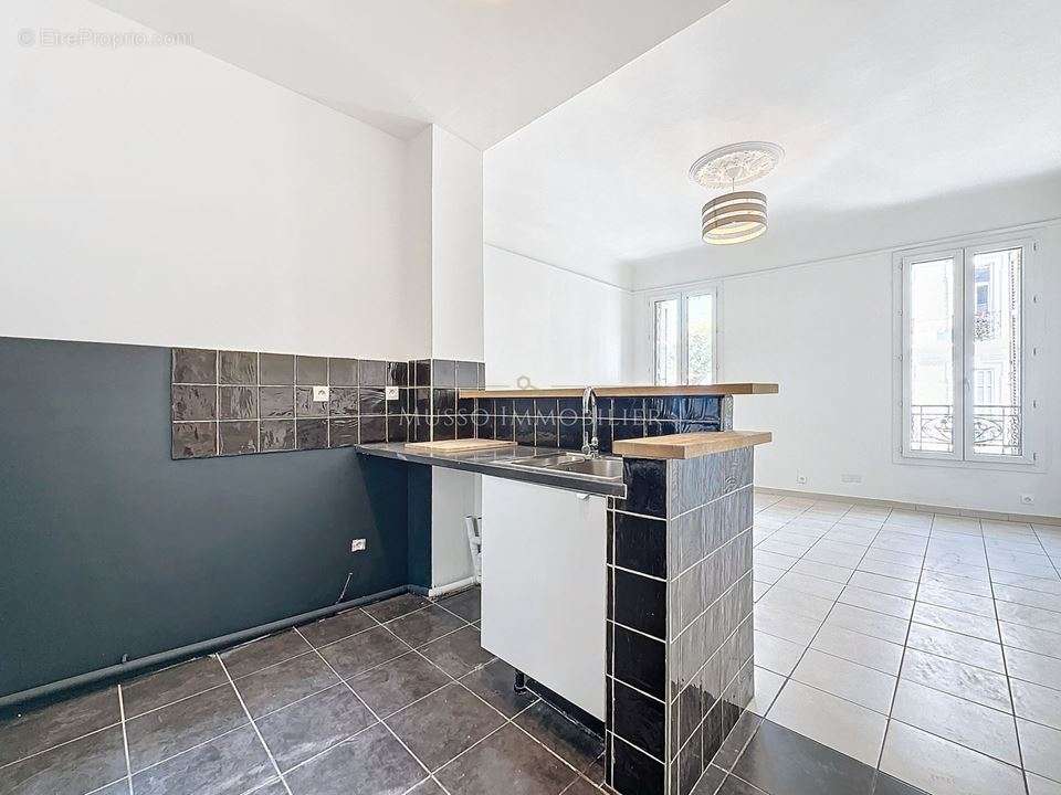 Appartement à MARSEILLE-4E