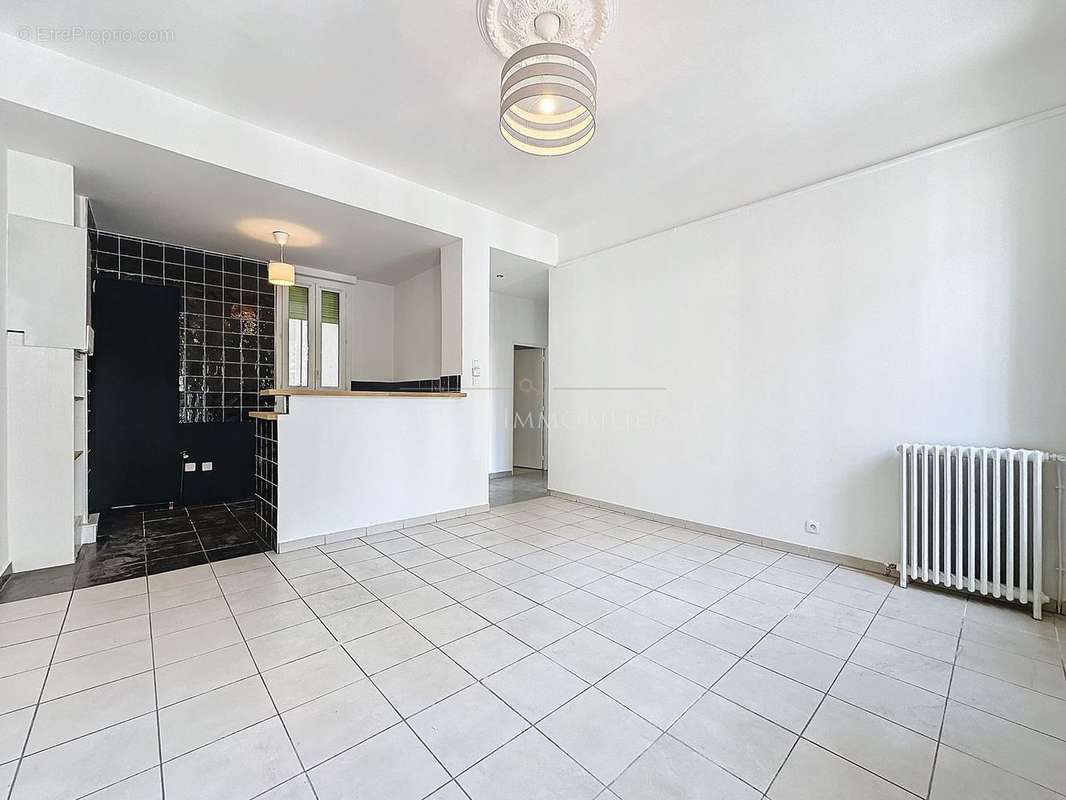 Appartement à MARSEILLE-4E