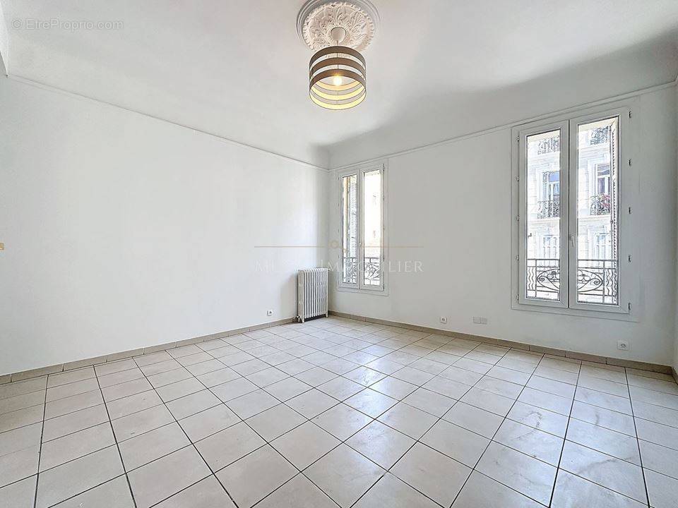 Appartement à MARSEILLE-4E