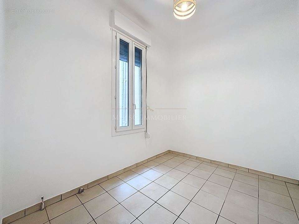 Appartement à MARSEILLE-4E