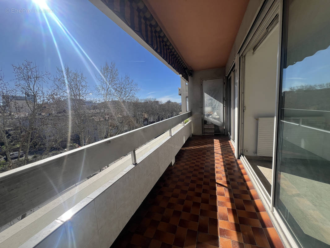 Appartement à MARSEILLE-4E