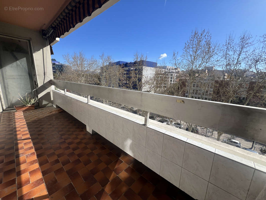 Appartement à MARSEILLE-4E