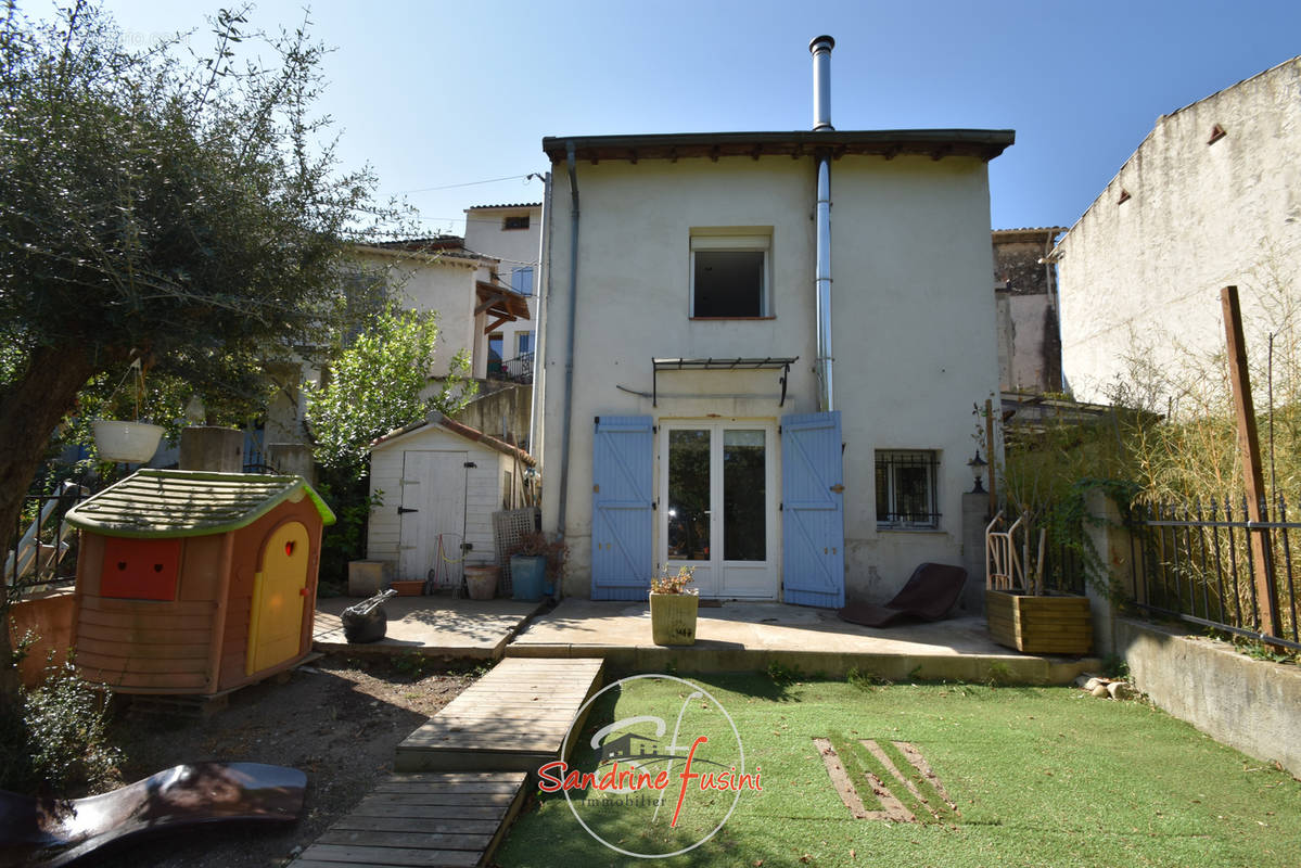 Maison à CASTAGNIERS