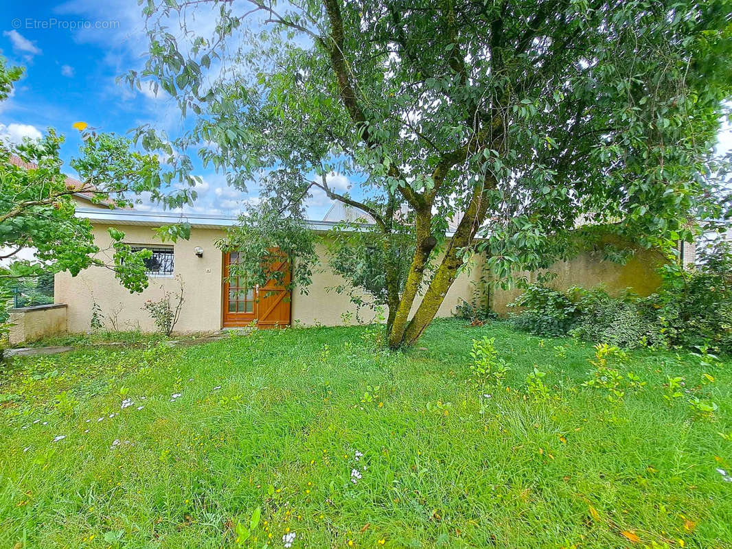 Maison à COURCELLES-CHAUSSY