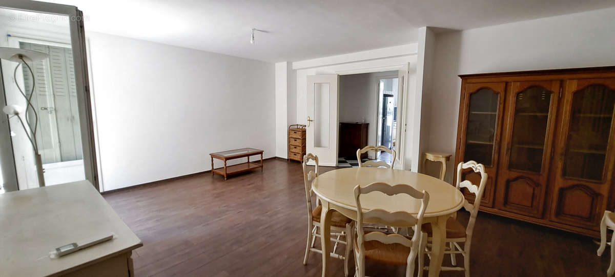 Appartement à MARSEILLE-5E