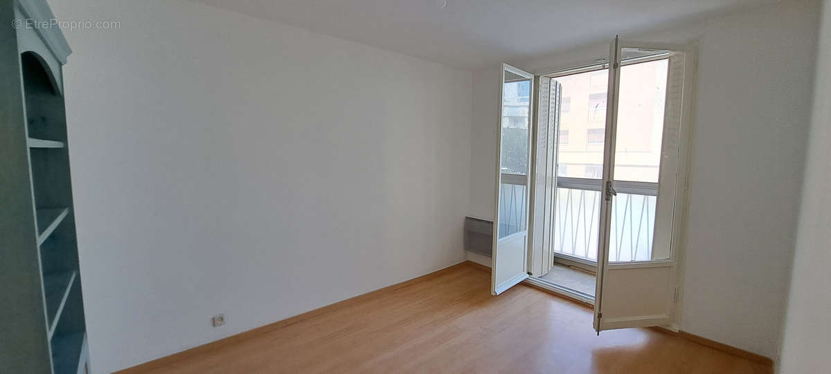 Appartement à MARSEILLE-5E