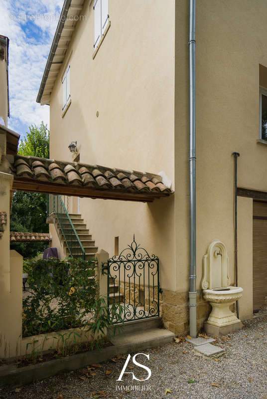 Maison à SAINT-CYR-AU-MONT-D&#039;OR