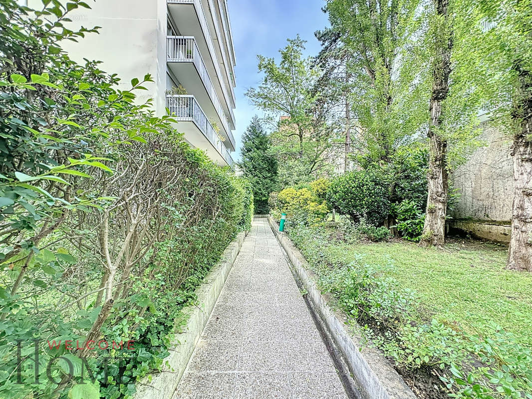 Appartement à COURBEVOIE