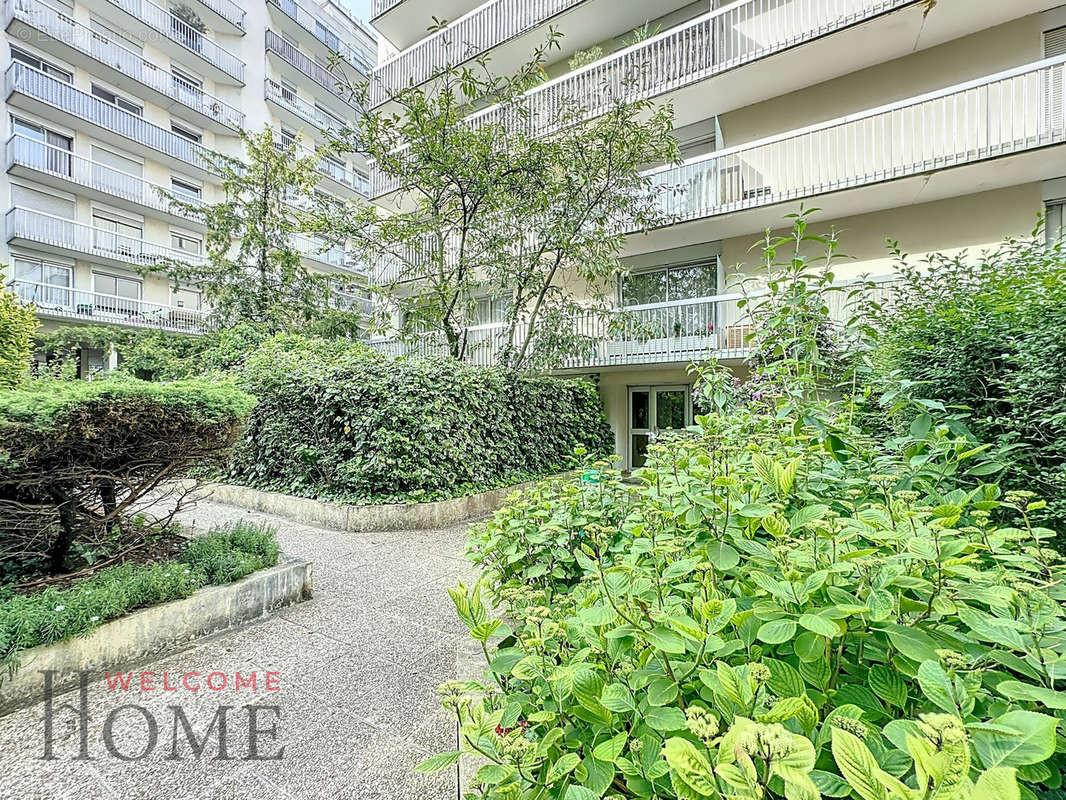 Appartement à COURBEVOIE