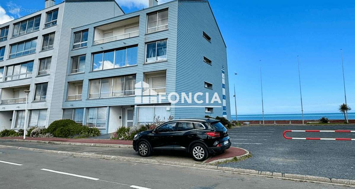 Parking à COURSEULLES-SUR-MER