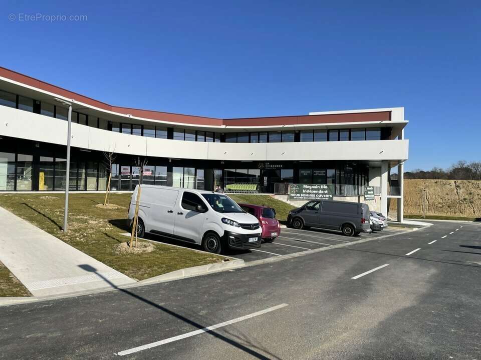 Commerce à FARGUES-SAINT-HILAIRE