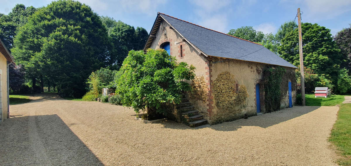 Maison à GREZ-NEUVILLE