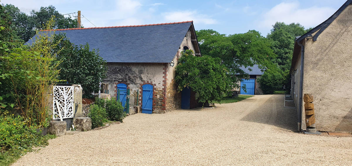 Maison à GREZ-NEUVILLE