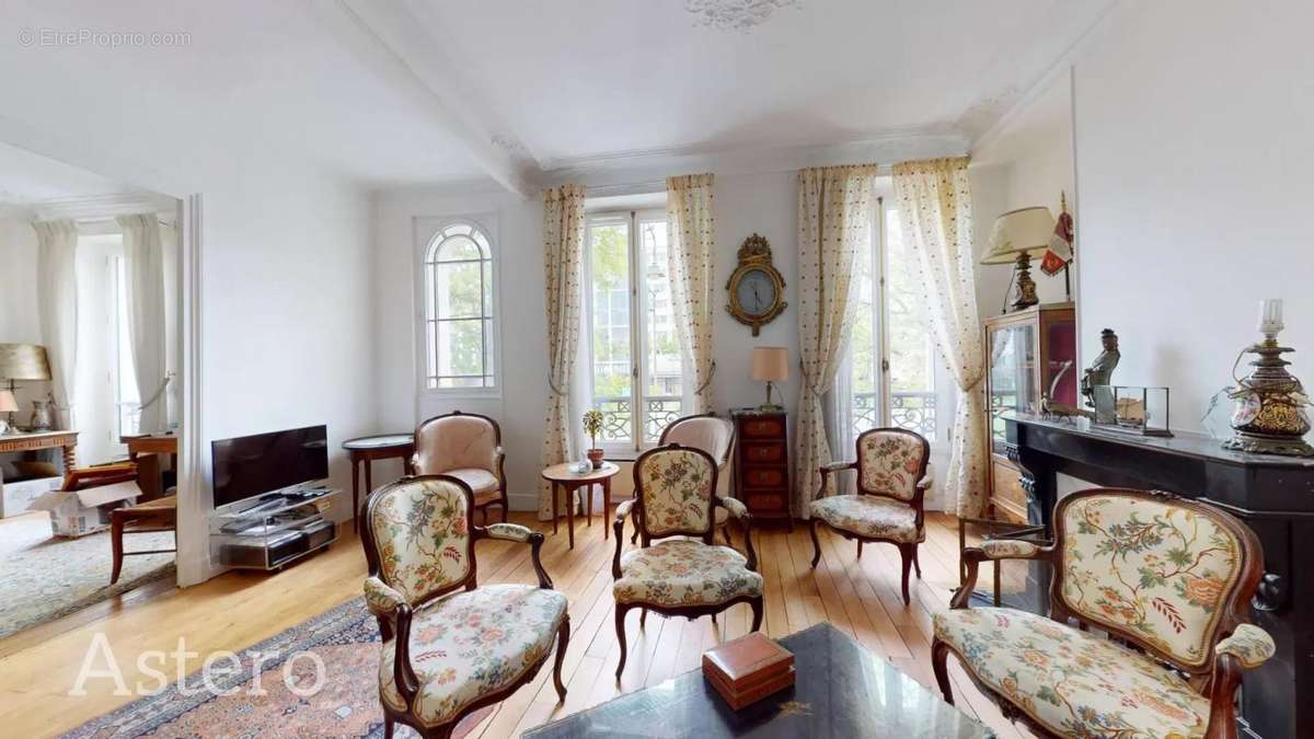 Appartement à NEUILLY-SUR-SEINE