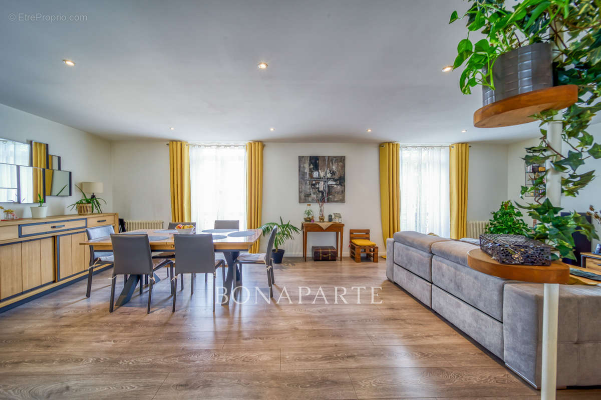 Appartement à JARRIE