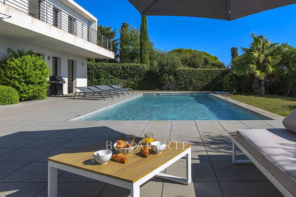 Maison à ROQUEBRUNE-SUR-ARGENS