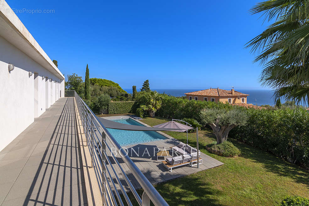 Maison à ROQUEBRUNE-SUR-ARGENS