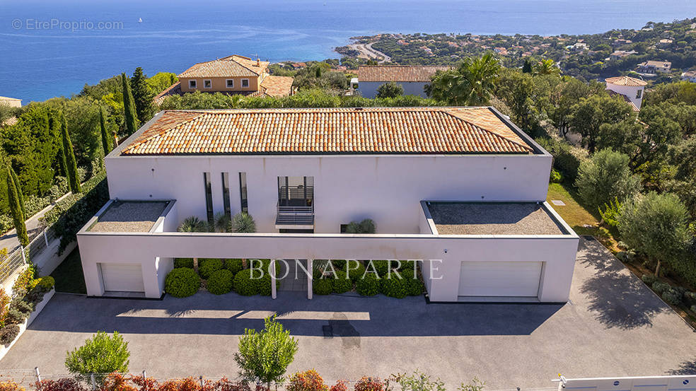 Maison à ROQUEBRUNE-SUR-ARGENS