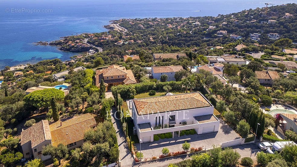 Maison à ROQUEBRUNE-SUR-ARGENS