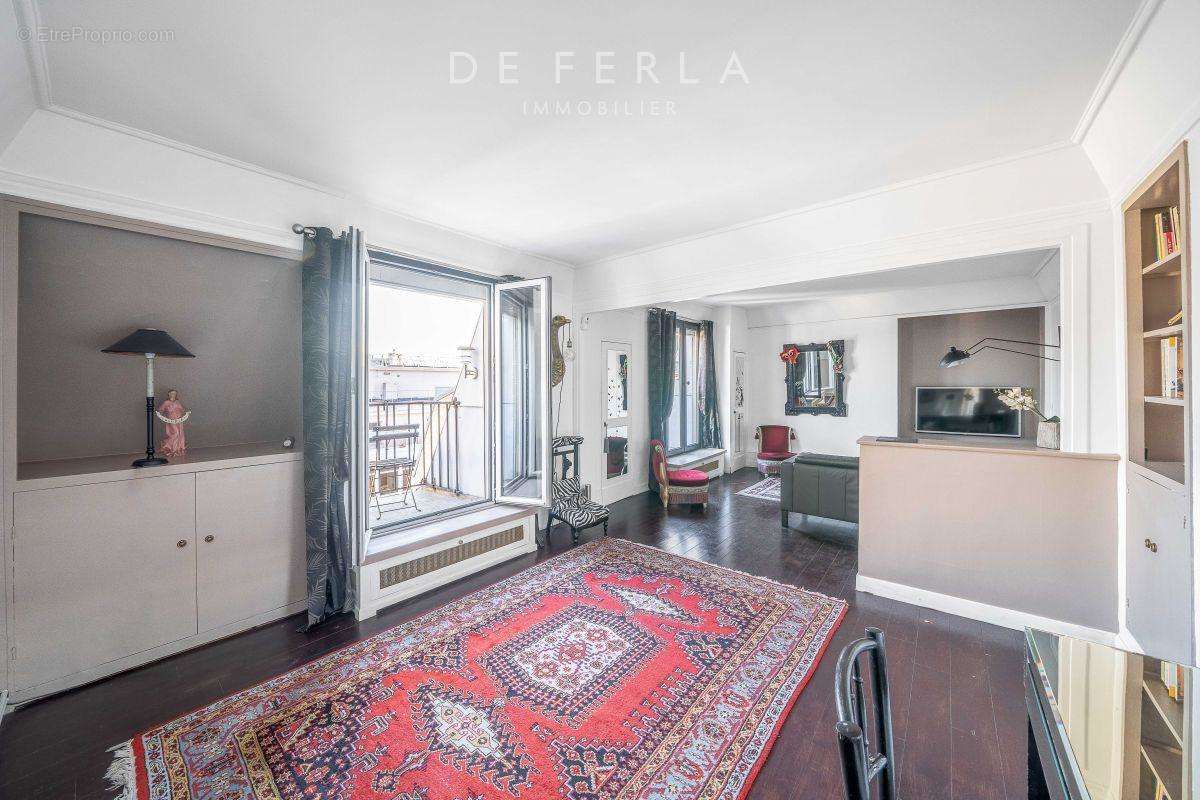 Appartement à PARIS-8E