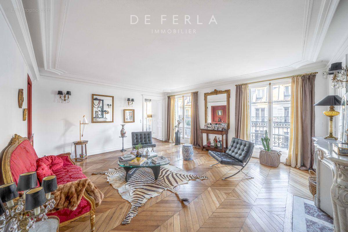 Appartement à PARIS-8E